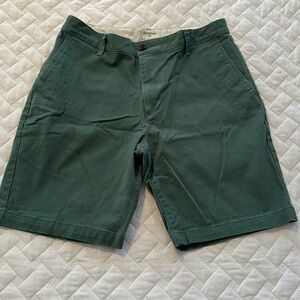 Dockers men’s flat front chino shorts - size 32